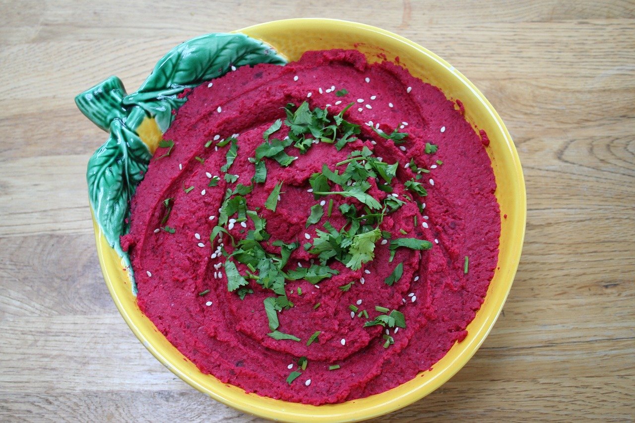 Easy to make beetroot hummus with perfect methods.